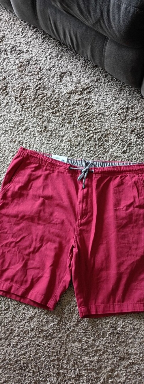 NWT Havana Jim brick red shorts, size 40.